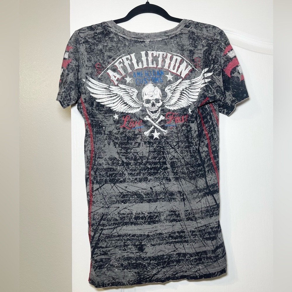 Buckle Affliction Black Gray Cutout V-Neck Graphic Tee - Picture 4 of 15